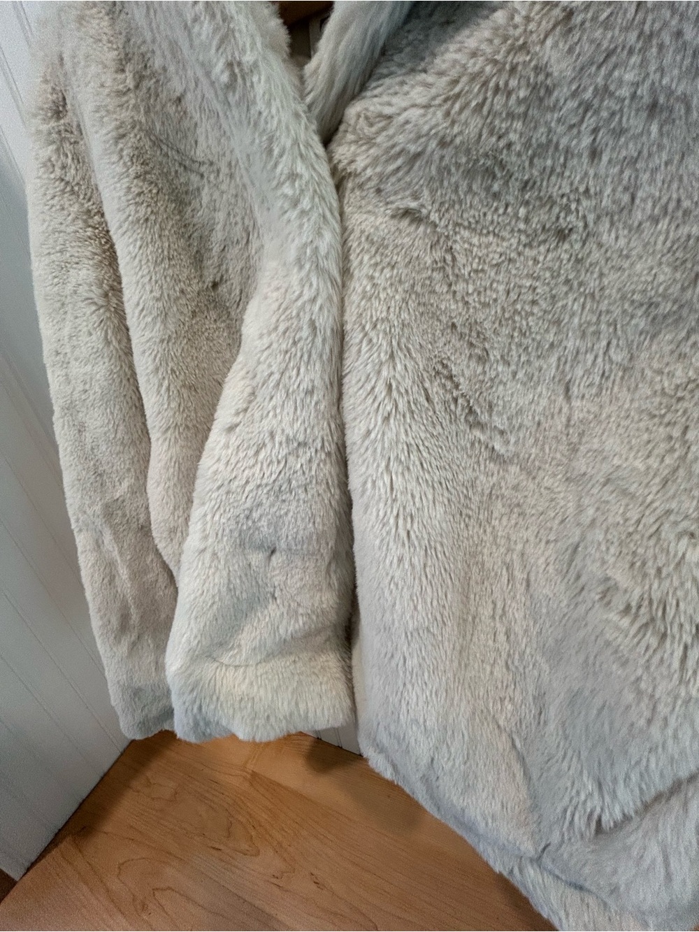 Zara Plush Faux-Fur Cropped Jacket in Light Cream - Picture 3 of 7